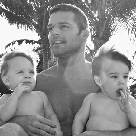 Ricky Martin muestra a sus gemelos vía Twitter