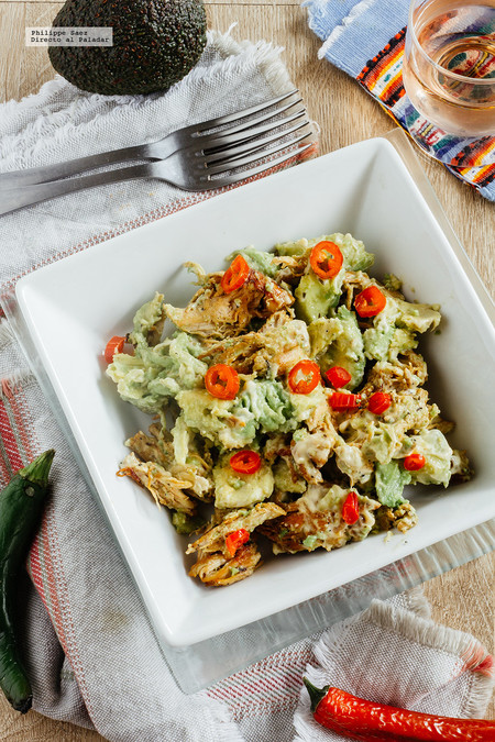 Ensalada de pollo y aguacate. Receta fácil saludable