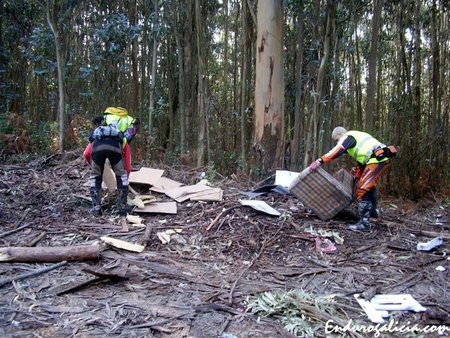 Endureros Limpiando el monte en Galicia