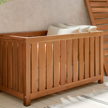 Ikea vende un mueble de exterior muy versátil que es baúl, asiento extra o mesa de centro para balcones o terrazas