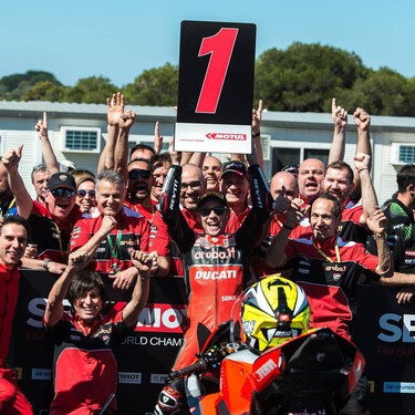 Álvaro Bautista reunió firmas entre los demás pilotos para pedir que le quiten los lastres de la moto. Han firmado todos menos uno 