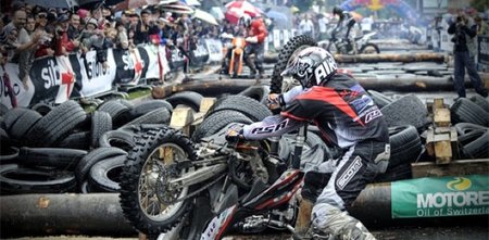 Red Bull Romaniacs 2010, barro, piñas, todo motos