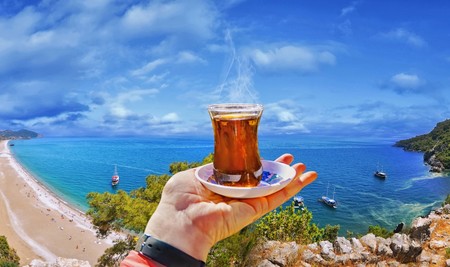 Qué comer y beber cuando hace mucho calor (como alimentos picantes e infusiones)