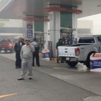 Despachan gasolina con agua en Edomex y mandan 50 autos al taller