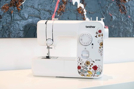 Oferta del día en la máquina de coser Brother JX17FE, ideal para principiantes, que puede ser nuestra por 119,99 euros hasta medianoche