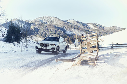 BMW X5 xDrive45e: hasta 87 km de rango en modo eléctrico y mejores consumos que un Prius