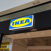 Ikea tiene la estantería que es mesa plegable a la vez: un mueble ideal para pisos pequeños