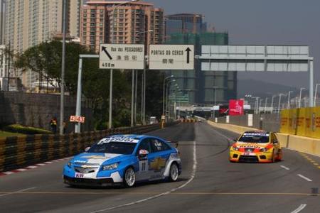 Robert Huff consigue la pole en una jornada negra para los Seat
