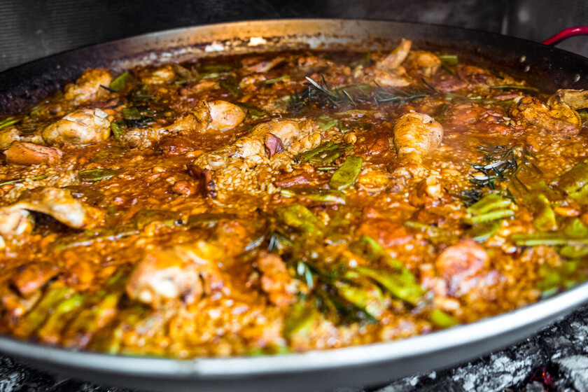 Paella is already an Asset of Intangible Cultural Interest, but the norm does not dare to define a specific recipe