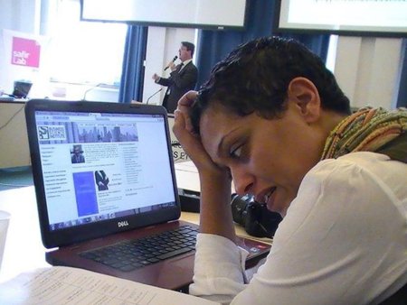 Prohíben salir de país a una bloguera tunecina