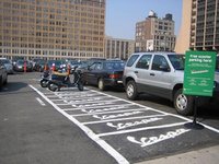 Aparcamos donde no hay espacio, y lo hacemos desde hace muchos años