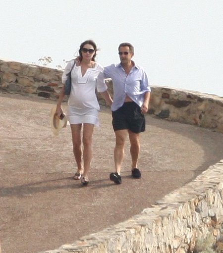 Carla Bruni ya presume de buena panza
