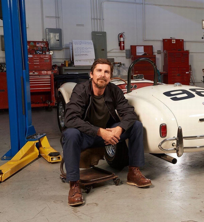 A Pesar De Tener Una Suma De 120 Millones De Dolares Christian Bale Explica Porque Conduce Una Camioneta De 2003 Comprada De Segunda Mano Acaso No Es El Coche Mas Bonito