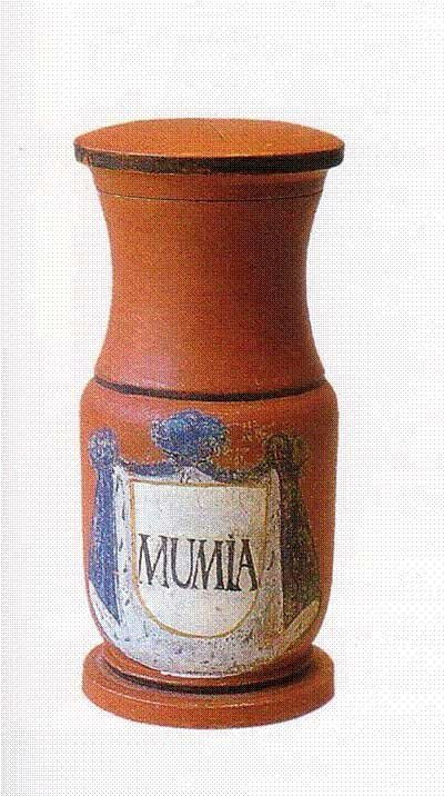 Tanto para un roto o como para descosido: polvo de momia