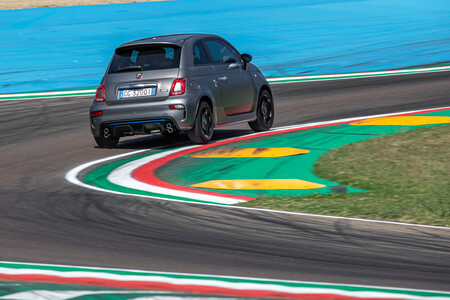 Abarth F595 Prueba Contacto 17