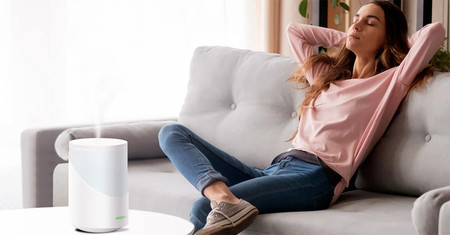 Este humidificador de Vocolinc es compatible con Alexa y Google Assistant y así podemos controlarlo a distancia