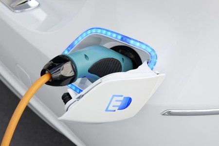 Tarifa supervalle: recargar un vehículo eléctrico es algo más barato. Lo comparamos