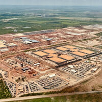 El problema de OpenAI con Oracle es simple: está construyendo con dinero futuro los centros de datos del pasado