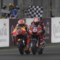 La victoria de Ducati en Catar sigue generando polémica: Dovizioso adelantó a Márquez con bandera amarilla