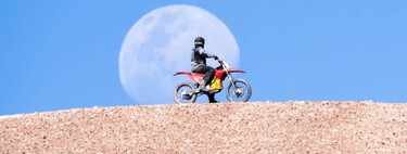 Há algo que uma moto a gasolina jamais poderá fazer, mas uma elétrica sim: chegar ao vulcão mais alto do mundo 