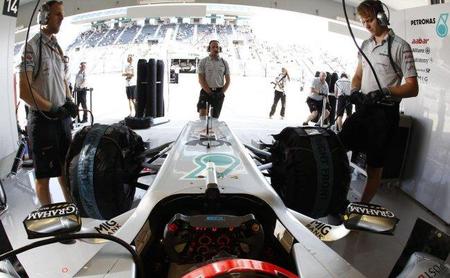 GP de Corea F1 2011: mejor tiempo para Michael Schumacher en una primera sesión libre pasada por agua