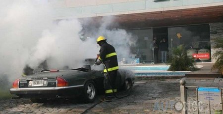 Dolorpasión™: Jaguar XJ-S recién restaurado, pasto de las llamas
