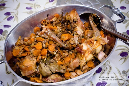 Conejo con zanahorias y champiñones