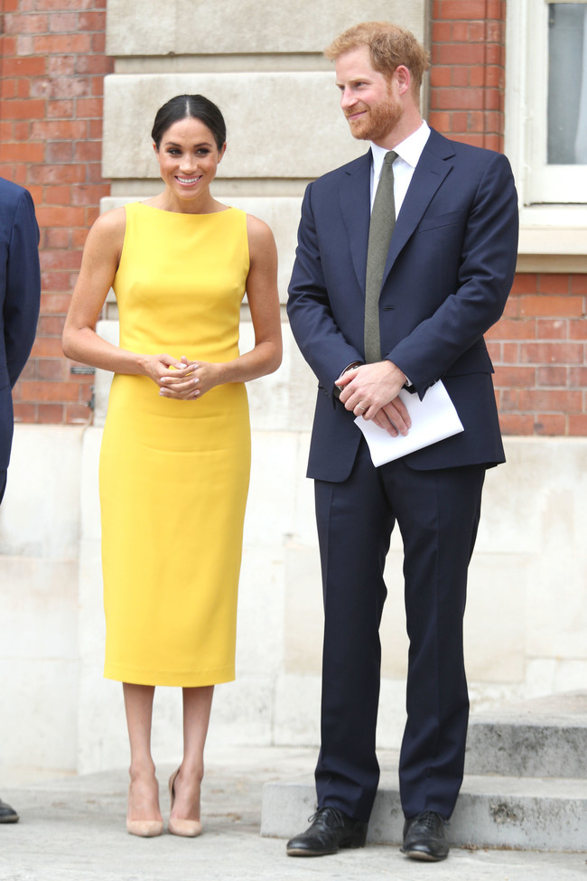meghan markle look estilismo outfit