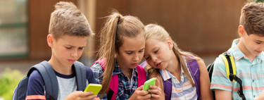 La moda del 'selfie sexual' entre los niños: la policía advierte de los peligros de desnudarse para lograr 'likes'