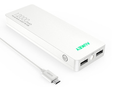 Power bank de Aukey con 12000 mAH a 16,99 euros por tiempo limitado en Amazon