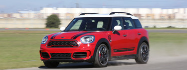 Manejamos el MINI Countryman JCW, un atleta entre los scouts