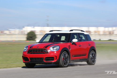 Manejamos el MINI Countryman JCW, un atleta entre los scouts