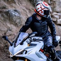 Los cascos de moto tienen fecha de caducidad, y no lo sabías. Es más corta de lo que te piensas 