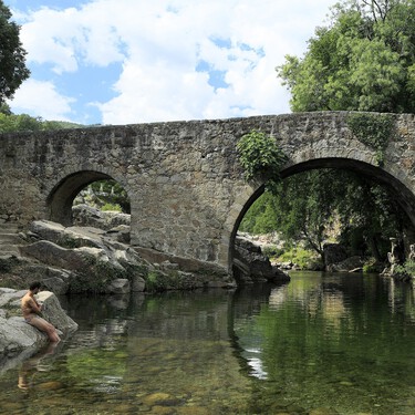 Más de 40 pozas y un castillo: el paraíso de interior este verano lo he encontrado en el norte de Extremadura