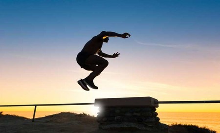 Tres circuitos para un entrenamiento semanal que puedes hacer en la playa trabajando todo tu cuerpo