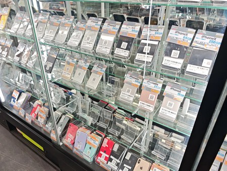 No Japão, existem lojas de eletrônicos que vendem quinquilharias. Já visitei algumas e é impossível sair de mãos vazias.