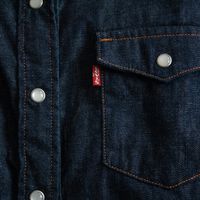 Levi's rebaja su camisa más vendida que puedes llevar incluso con traje por menos de 30 euros  