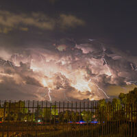 Qué es una tormenta seca: cuando el cielo lanza rayos, pero la lluvia nunca llega al suelo 