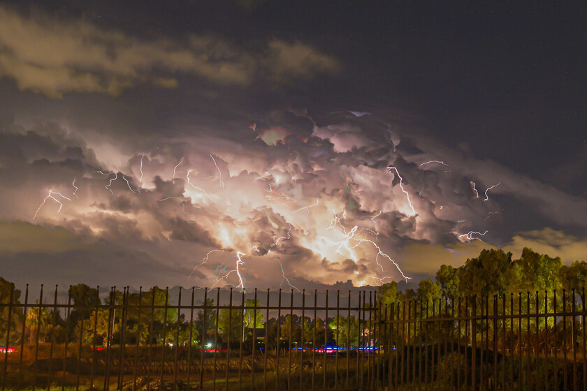 Qué es una tormenta seca: cuando el cielo lanza rayos, pero la lluvia nunca llega al suelo