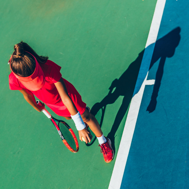 niña-tenis-ejercicio