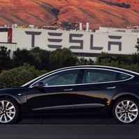 En video: El primer Tesla Model 3 de producción ya es una realidad