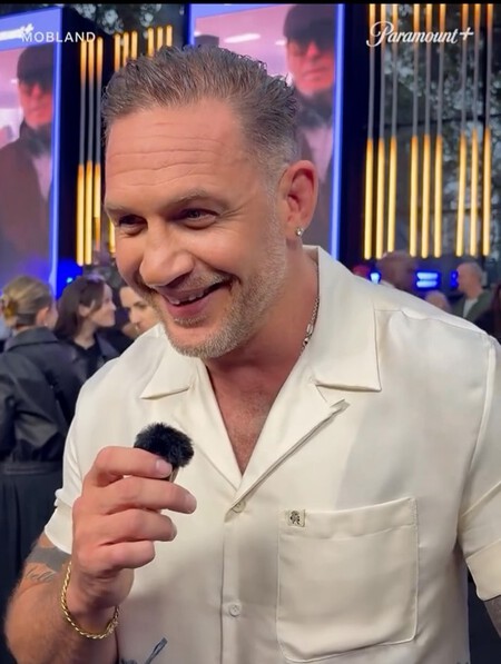 Maxwell Oakley Barbero Comparte El Secreto Para Tener El Corte De Pelo De Tom Hardy Llevamos Viendolo Casi 20 Anos Es Facil De Mantener Masculino Y Tiene Un Toque Ligeramente Rustico