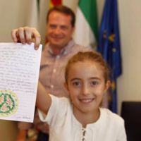 Helena tiene nueve años y es la asesora de urbanismo más joven y más implicada de nuestro país