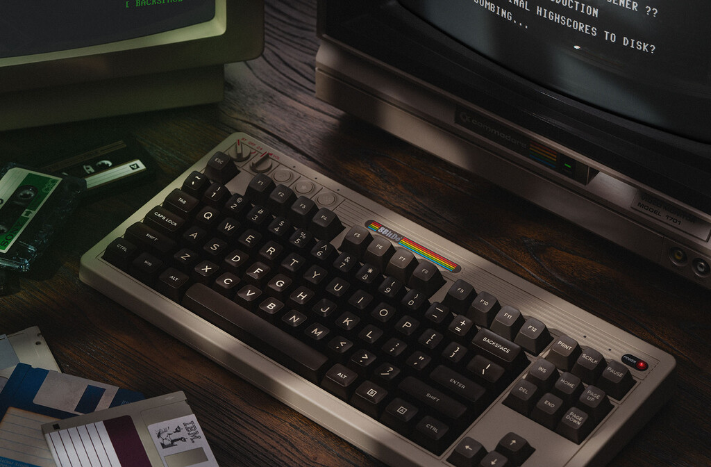 El nuevo teclado mecánico retro de 8BitDo es un rendido homenaje al mágico C64. Y lo imita (casi) a la perfección 