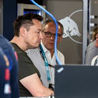 Elon Musk pronosticó hace dos años que sus Tesla podrían batir a los F1. Pronto quizá sea posible, aunque no como él se pensaba