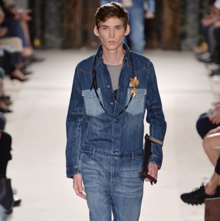 Tres formas (y tonos) de llevar el denim esta temporada de los pies a la cabeza