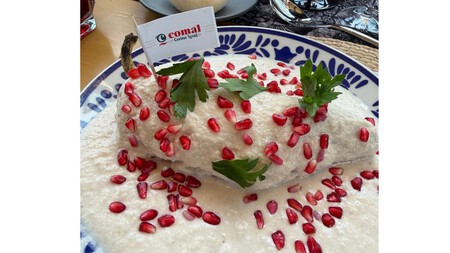 Chile en Nogada Comal