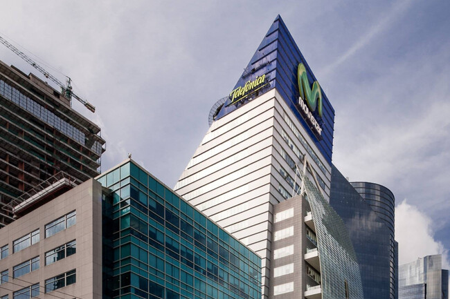 Movistar ya no tiene torres ni espectro propio y aun así OXIO pagó 450 millones por ella en México: esta es la razón