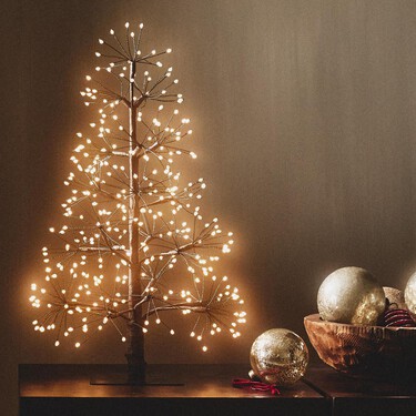 Acaban de llegar a Zara Home las cinco luces navideñas más elegantes y modernas para 2025