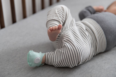 Muerte súbita: los pediatras no recomiendan el uso de ropa "inteligente" que registra los signos vitales